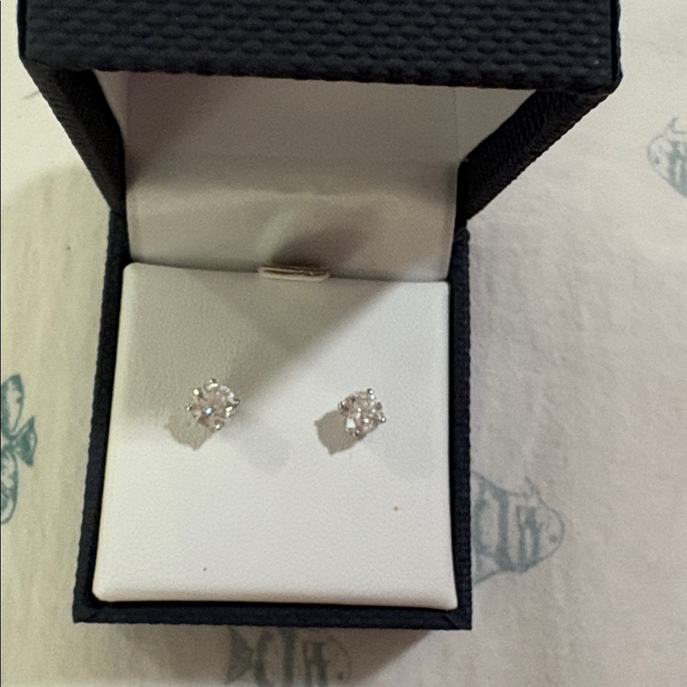 One carat weight lab created diamonds in white gold - Picture 6 of 6